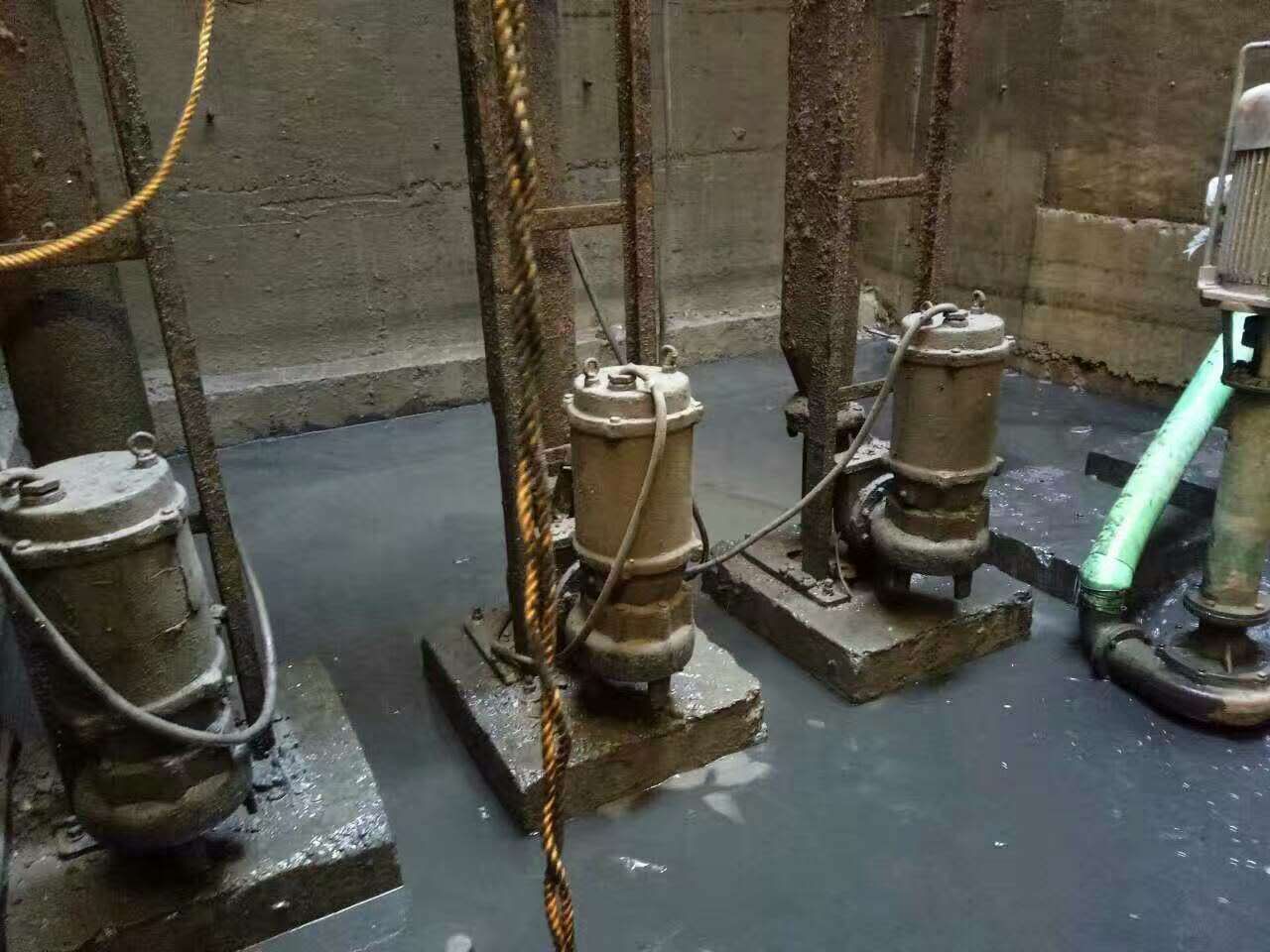 长岛污水池清理